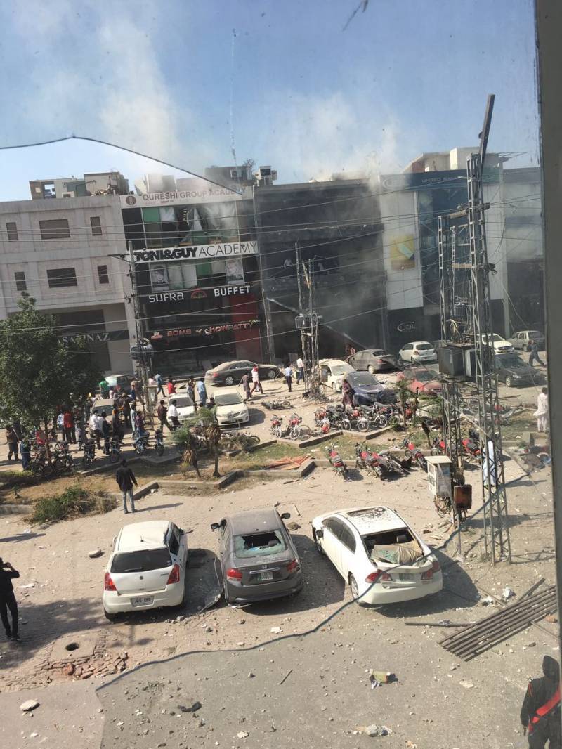 لاہور: ڈیفنس میں دھماکا، 8 افراد شہید