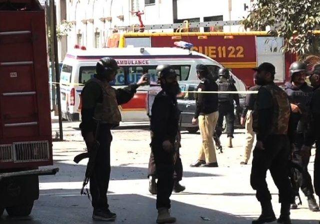 لاہور : ڈیفنس دھماکے کی تحقیقات شروع ، ڈیفنس انتظامیہ کا کل ا سکول بند رکھنے کا اعلان