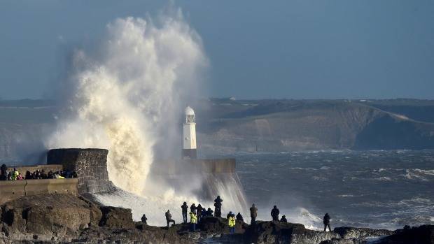 برطانیہ: سمندری طوفان 