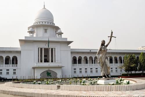 بنگلہ دیش ، سپریم کورٹ کے باہر دیوی کے مجسمے کے خلاف مظاہرے