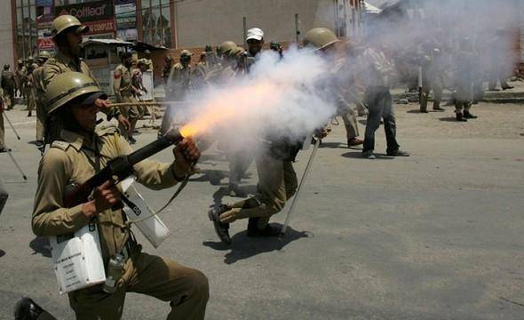 آزادی کا مطالبہ کرنے والے نہتے کشمیریوں کو روکنے لیے بھارت نے000 5 پیلیٹ گنز تیار کر لیں