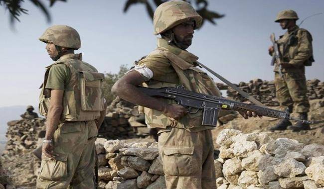 تین پاکستانی چیک پوسٹوں پر حملہ، 10 دہشتگرد مارے گئے، 5 اہلکار بھی شہید