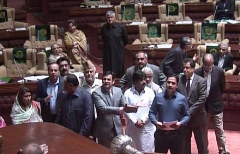 سندھ اسمبلی میں 
