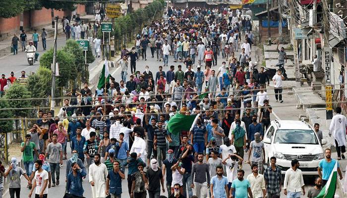 بھارتی فورسز کی فائرنگ سے شہید عاقب احمد کی نماز جنازہ ادا