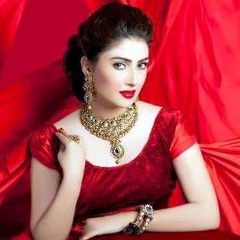 لڑکی کا عائزہ خان کی بیٹی کو بد صورت کہنے پر عائزہ کا ردِعمل کیا ؟