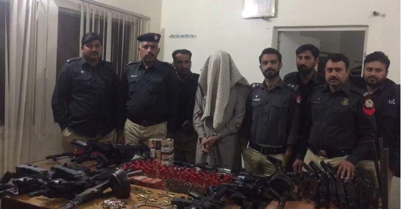 جلالپور بھٹیاں میں ملزم سے اسلحےبھاری مقدار براآمد 