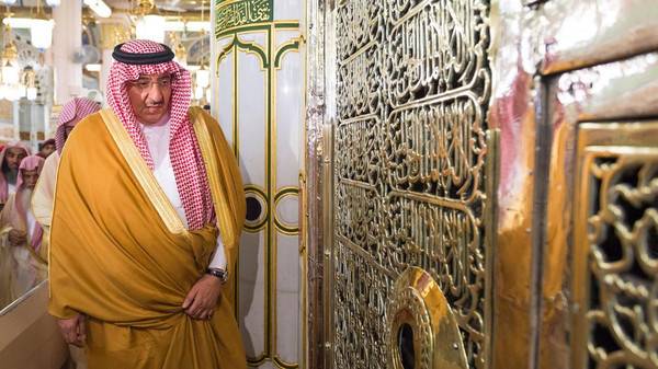 سعودی ولی عہد شہزادہ محمد بن نایف کی روضہ رسول پر حاضری