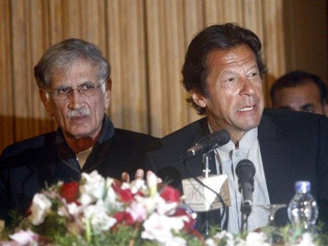 پشاور زلمی کیلئے انعام کا اعلان، عمران خان نے پرویز خٹک سے وضاحت مانگ لی