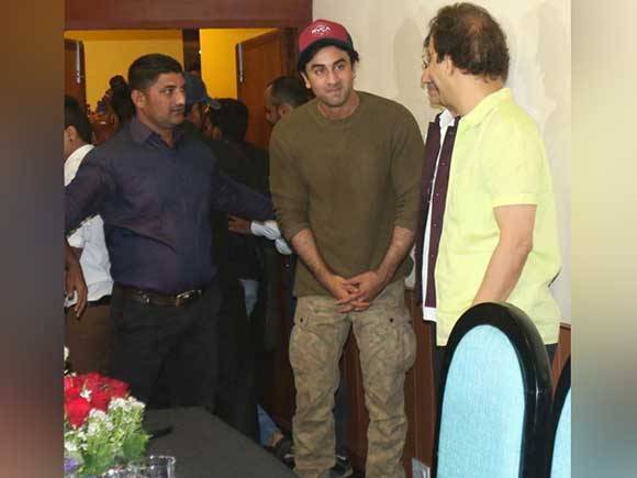 چاکلیٹی ہیرو رنبیر کپور نے کہا کہ سنجے دت جیسی زندگی گزارنے کے لیے 100 بار جنم لینا ہوگا