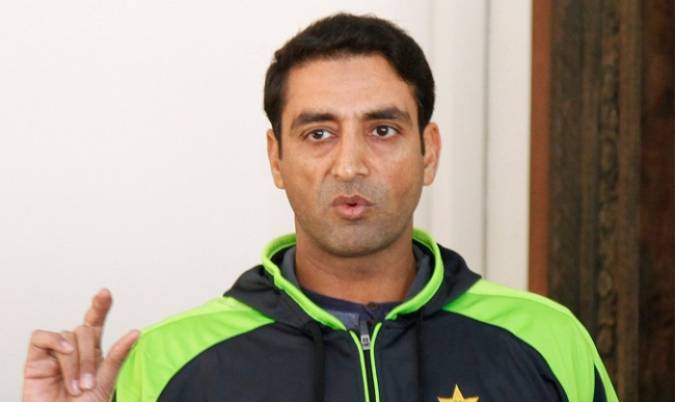 پشاور زلمی کے کوچ محمد اکرم کا ٹریفک قانون کی خلاف ورزی پر چالان