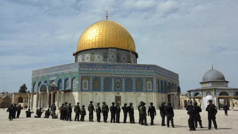 یہودی آباد کاروں کی مسجد اقصیٰ میں گھس کر مقدس مقام کی بے حرمتی