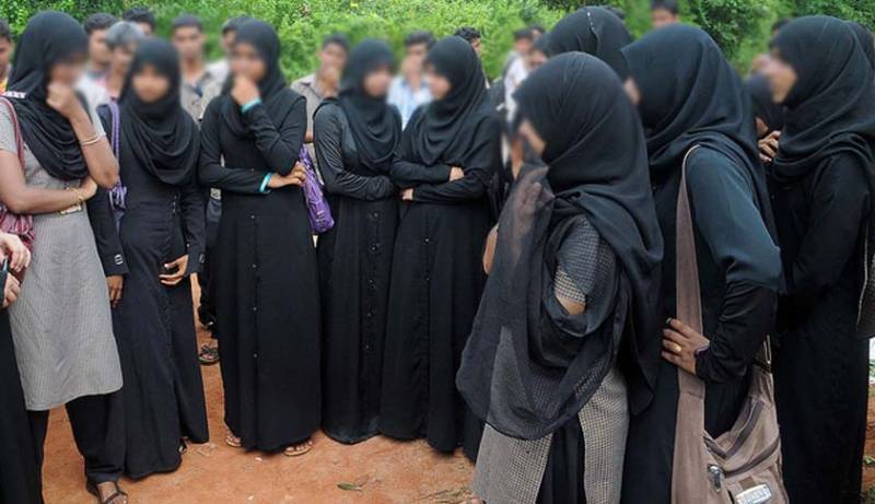 طالبات بُرقع پہن کر امتحان میں شریک نہیں ہو سکتیں، بھارتی اسکول کا انوکھا فیصلہ