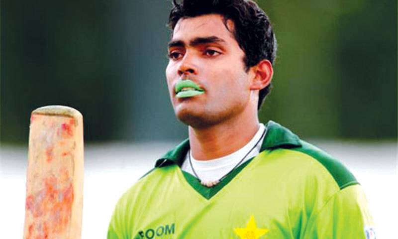 پانی پینے سے میرا وزن بڑھ جاتا ہے، فٹنس مسائل پر عمر اکمل کا انوکھا بہانہ 
