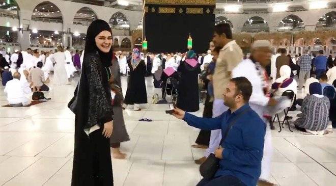 صحن کعبہ میں شادی کی پیشکش کرنا ترکی نیوز کاسٹر کو مہنگا پڑ گیا