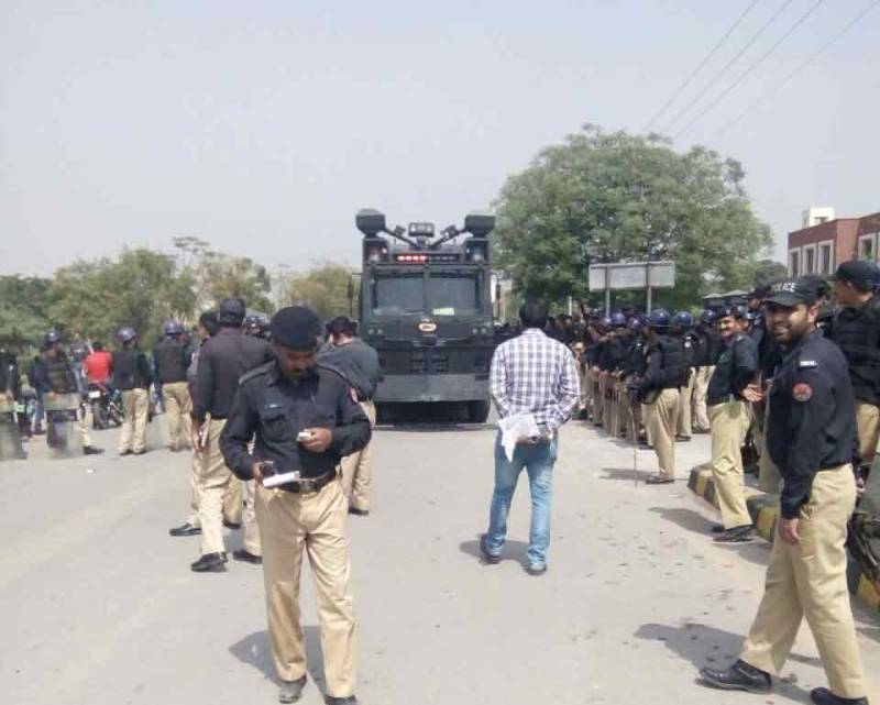 پنجاب یونیورسٹی میں حالات بدستور کشیدہ، پولیس کی بھاری نفری تعینات