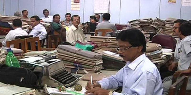 سرکاری ملازمین کی تنخواہوں اور پنشن میں 10 تا 15 فیصد بڑھانے پر غور 