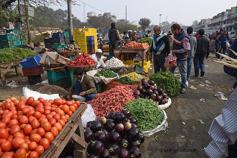 پشاور میں ٹماٹرکی قیمتوں کو پر لگ گئے،عوام پریشان