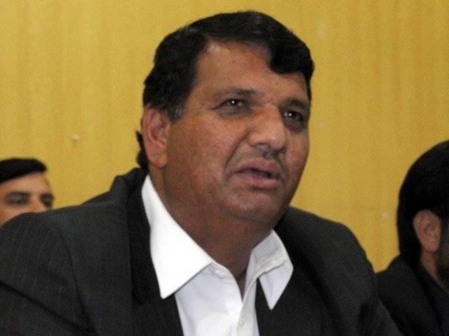 پرویز خٹک اوراسکے ساتھیوں نے سرکاری ہیلی کاپٹر کو رکشا بنایا ہواہے 
