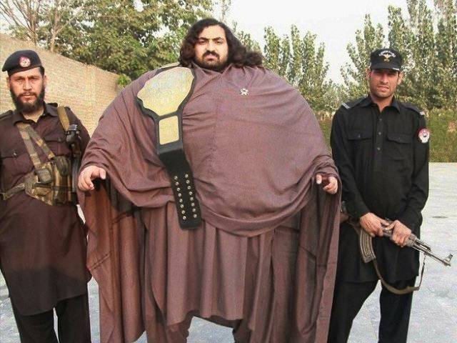 440کلو وزنی پاکستانی پہلوان نے بھارت کے گریٹ کھلی کو چیلنج دے دیا