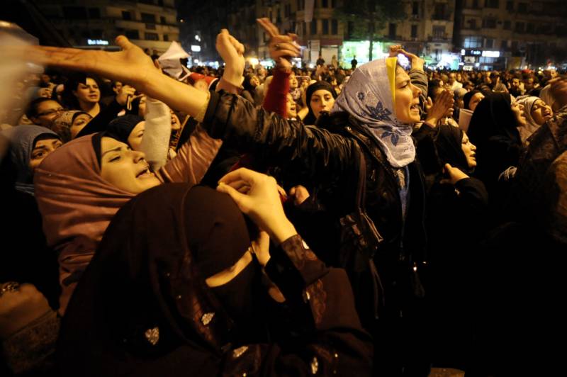 لندن میں با حجاب خواتین کا ہاتھوں کی زنجیر بنا کر دہشت گردی کے خلاف احتجاج