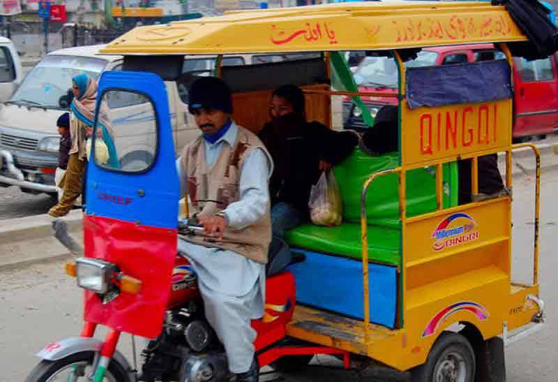 سپریم کورٹ نے رجسڑڈ کمپنیوں کے تیار کردہ موٹر سائیکل رکشے چلانے کی اجازت دیدی