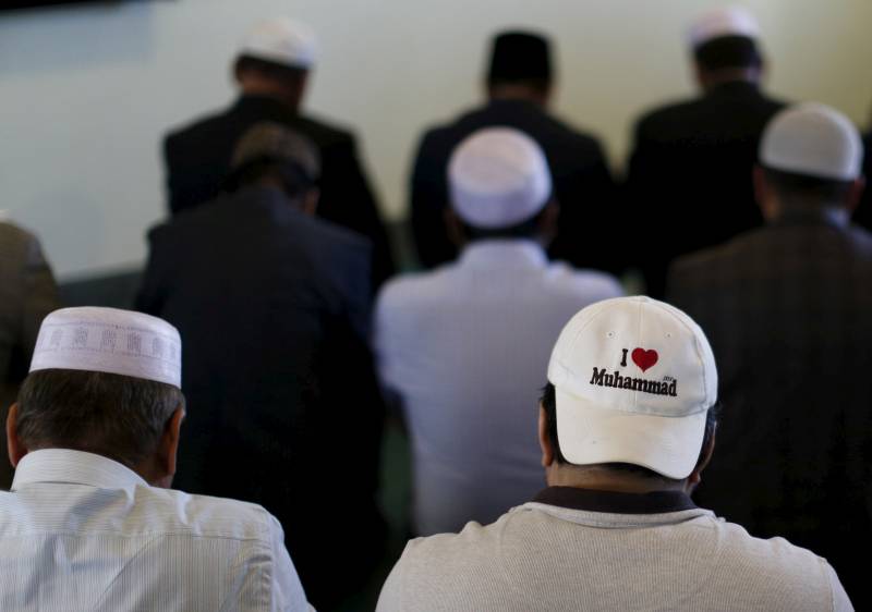 امریکا میں مسجد پر حملہ، شیشے توڑ دیئے