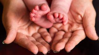 امریکہ میں جوڑا اپنا 6 ماہ کا بچہ فروخت کرتے ہوئے گرفتار 
