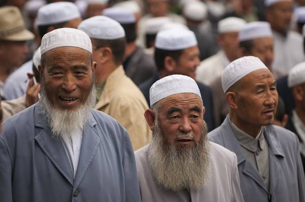 چینی حکومت نے صوبہ سنکیانگ میں برقع اور داڑھی پرپابندی عائد کر دی