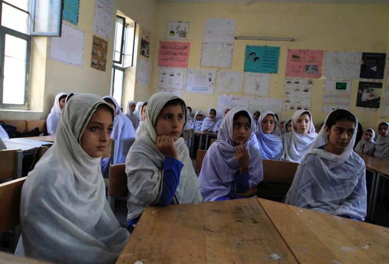 میانوالی میں سالانہ امتحان ماں نے بیٹی سے زیادہ نمبر حاصل کر لیے