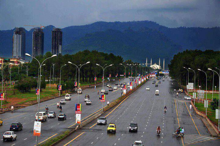 وزیر داخلہ نے اسلام آبادمیں اپلائیڈ فار اور مشکوک نمبر پلیٹس کی حامل گاڑیوں کے داخلے کا نوٹس لے لیا