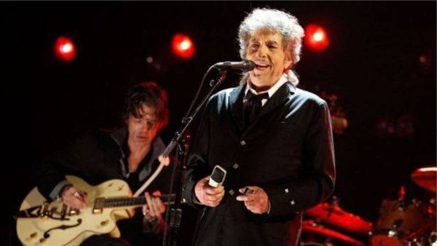  امریکی گلوکار اور نغمہ نگار باب ڈِلن نے نوبل انعام اپنے نام کر لیا