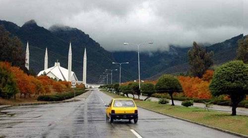  ملک کے مختلف علاقوں میں بادل برسے تو موسم کا مزاج بدل گیا