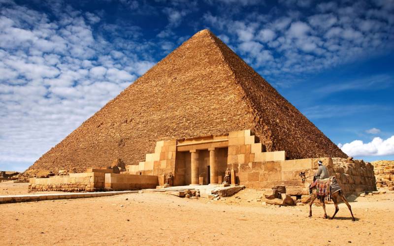 مصر میں3 ہزار 7 سو سال پرانا اہرام دریافت کرلیاگیا