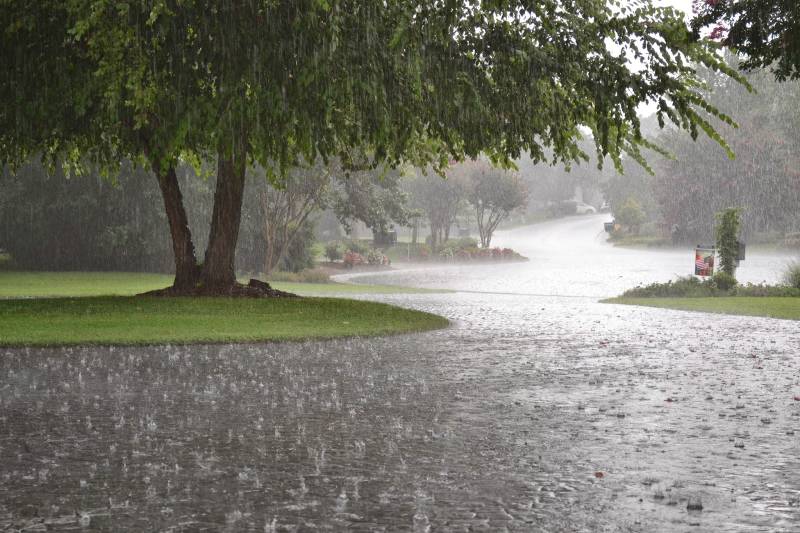 محکمہ موسمیات نے لاہور سمیت بالائی علاقوں میں آئندہ بارہ گھنٹوں کے دوران بارش اور آندھی کی پیشگوئی کردی