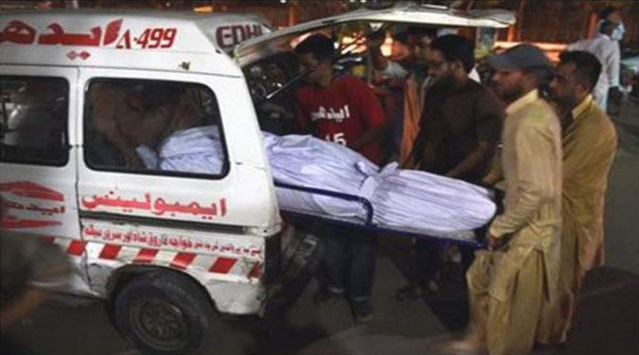 کراچی کے علاقے بلدیہ ٹاؤن گھر پر چٹان گرنے سے 5افراد جاں بحق