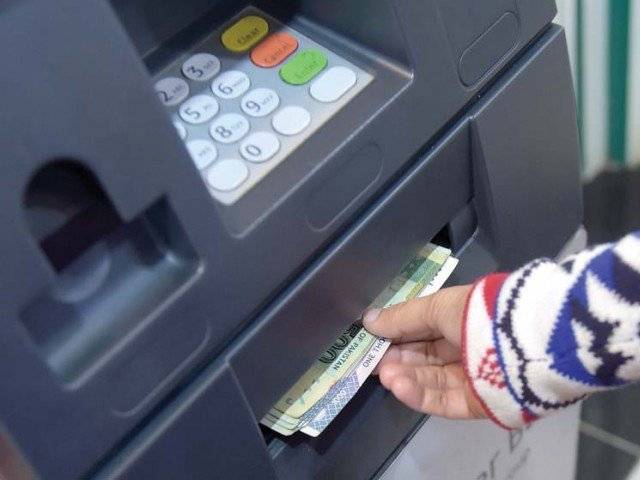 قومی بینک کا ٹرینوں میں اے ٹی ایم نصب کرنیکا اعلان 