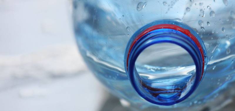 پلاسٹک کی بوتل میں پانی پینے والوں کیلئے انتہائی بُری خبر 