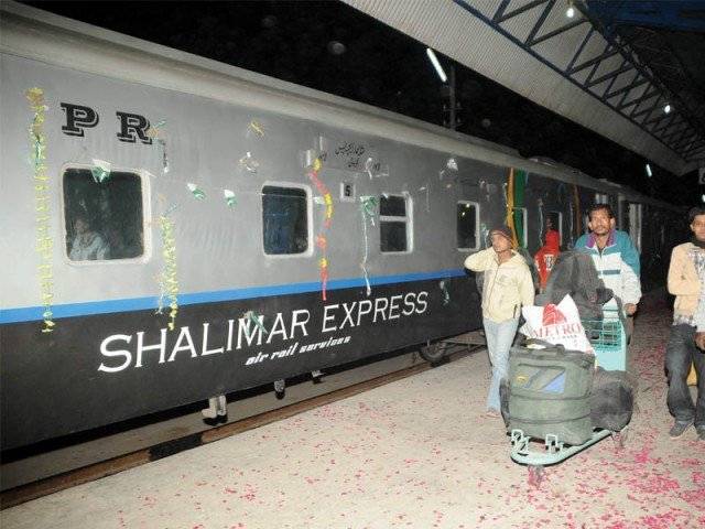 ریلوے حکام نے شالیمار ایکسپریس کو نجی انتظامیہ کے حوالے کر دیا