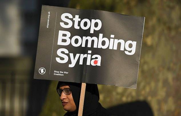 امریکہ اور برطانیہ میں شام پر حملے کیخلاف احتجاجی مظاہرے
