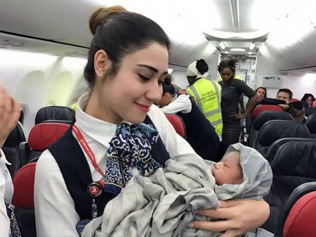 42000فٹ کی بلندی پر بچے کی پیدائش نے تہلکہ مچا دیا
