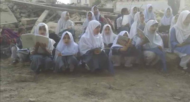 کراچی میں قبضہ مافیا سرگرم، سرکاری اسکول کی قومی ورثہ قرار دی جانیوالی عمارت مسمار  