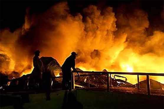 کراچی:عزیز آباد کے علاقے میں گودام میں لگی آگ پر قابو پالیا گیا