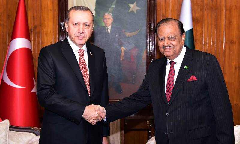 صدر پاکستان اور وزیراعظم کا ترک قیادت کو ریفرنڈم جیتنے پر مبارک باد کا پیغام