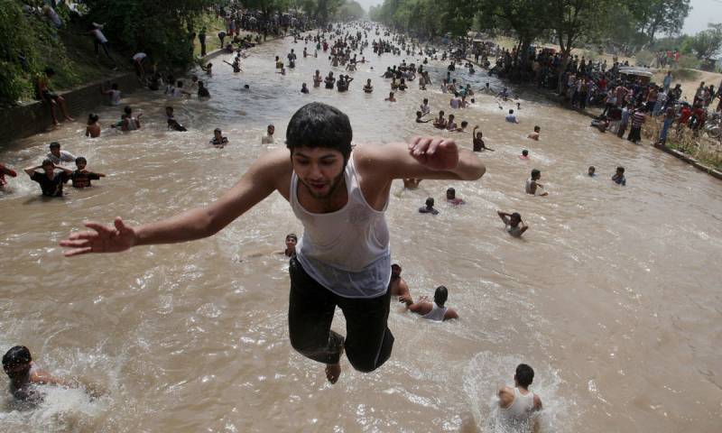 لاہور میں گرمی کی شدت میں اضافہ، درجہ حرارت 43ڈگری سینٹی گریڈ ریکارڈ کیا گیا