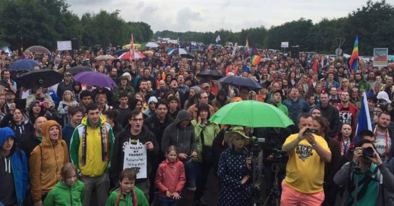  جرمنی میں ہزاروں افراد کا نیٹو کے خلاف احتجاجی مظاہرہ 