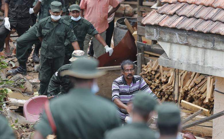 سری لنکا میں کوڑے کرکٹ کا بڑا ٹیلا گرنے سے 27 افراد ہلاک