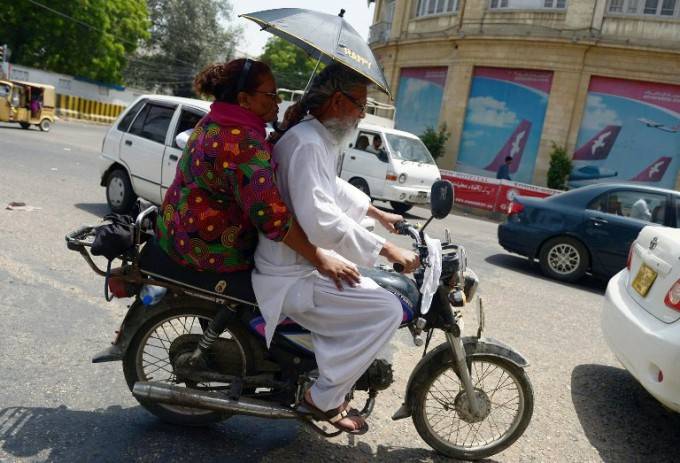 پانامہ کے ہنگامے میں سورج کا مزاج بھی برہم،ملک بھر میں گرمی کے وار جاری 