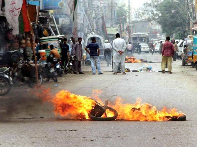 چوری اوپر سے سینہ زوری،روجھان میں بجلی چوروں نے واپڈا اہلکاروں پر دھاوا بول دیا