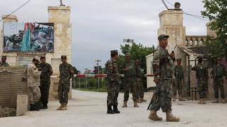 افغانستان: فوجی اڈے پر ہونیوالے حملے میں ہلاکتوں کی تعداد 140 ہو گئی
