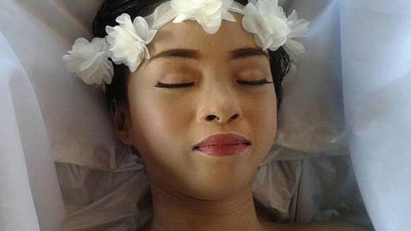 فلپائنی ماڈل کی خوبصورتی کو امر کرنے کی خواہش پوری ہوگئی